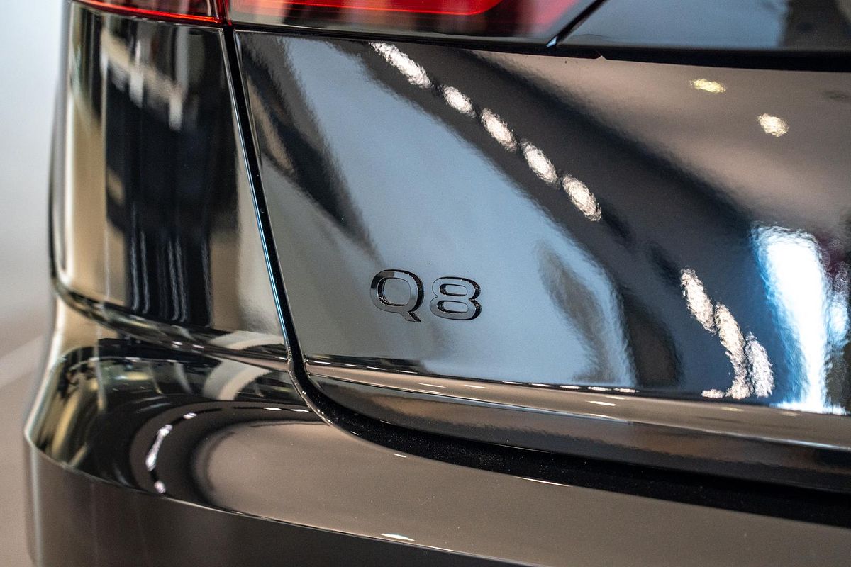 2025 Audi Q8 50 TDI S line F1