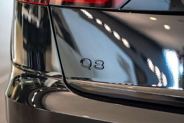 2025 Audi Q8 50 TDI S line F1