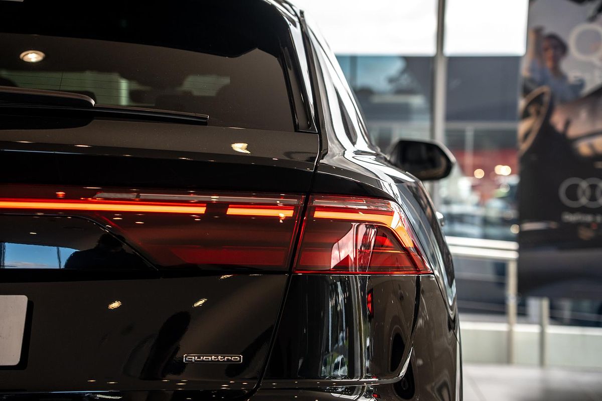 2025 Audi Q8 50 TDI S line F1