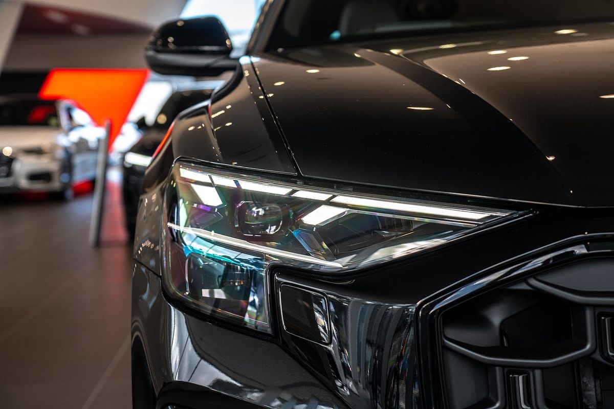 2025 Audi Q8 50 TDI S line F1
