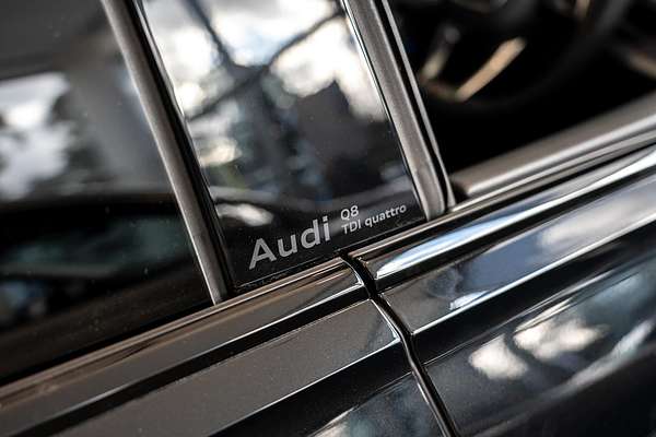 2025 Audi Q8 50 TDI S line F1