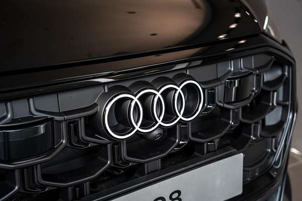 2025 Audi Q8 50 TDI S line F1