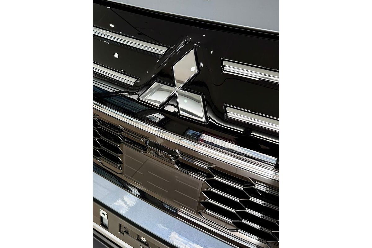 2025 Mitsubishi Outlander Exceed ZM