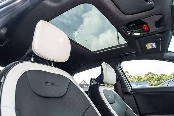 2025 Kia K4 GT-Line CL4m