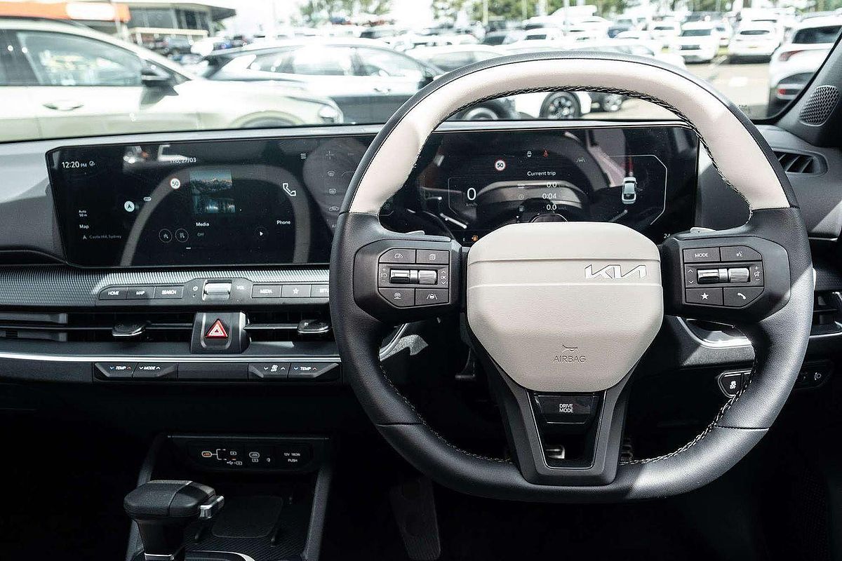 2025 Kia K4 GT-Line CL4m