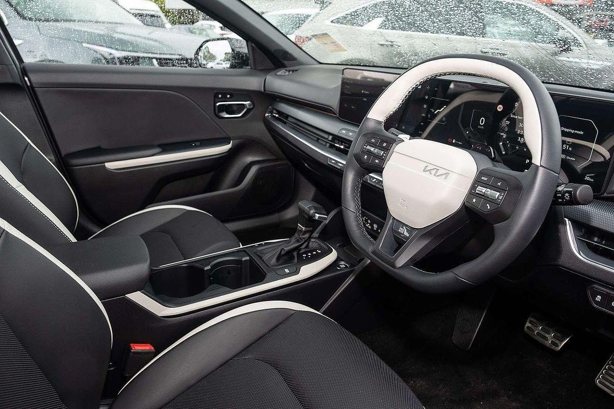 2025 Kia K4 GT-Line CL4m
