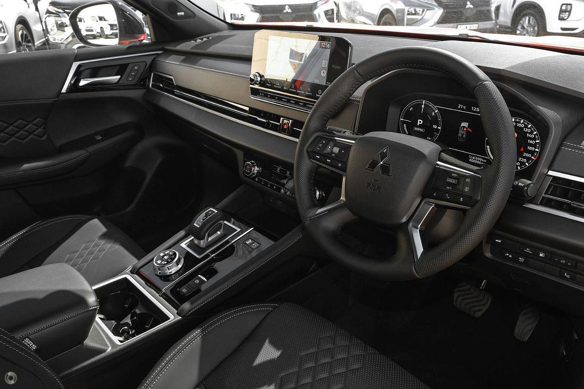 2024 Mitsubishi Outlander PHEV GSR ZM