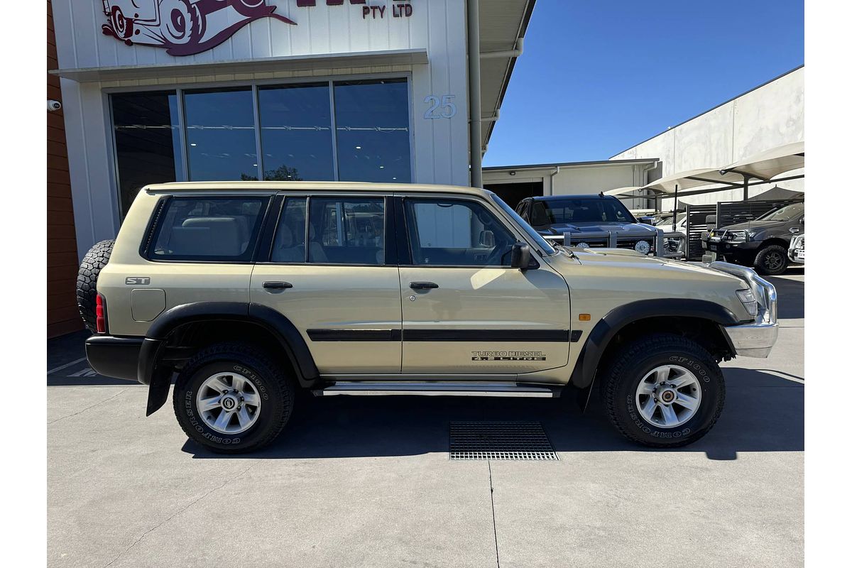 2000 Nissan Patrol ST GU II