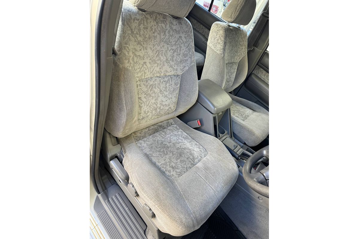 2000 Nissan Patrol ST GU II