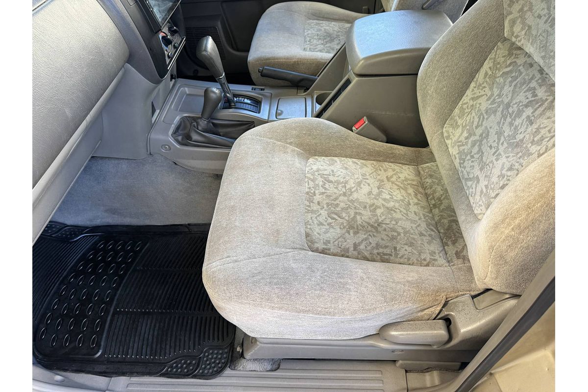2000 Nissan Patrol ST GU II