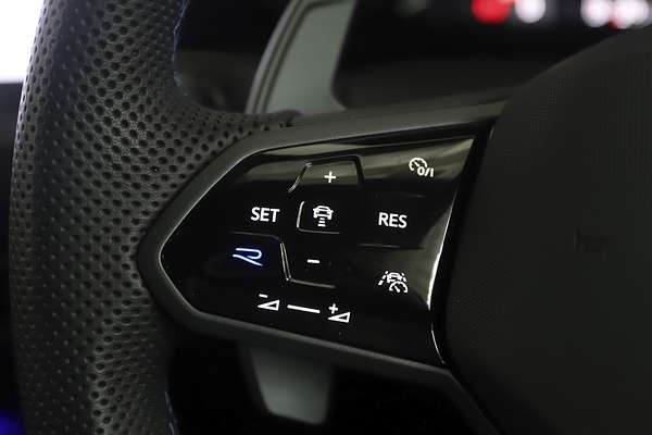 2023 Volkswagen Golf R 8