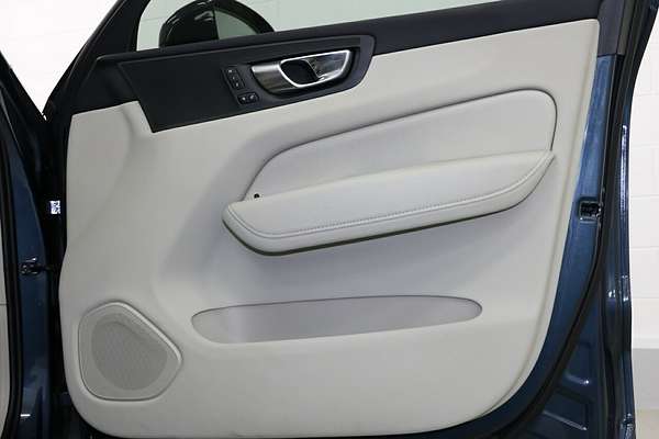 2021 Volvo XC60 B5 Inscription