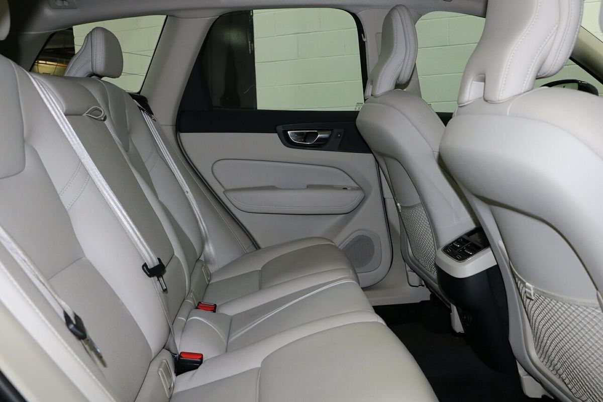 2021 Volvo XC60 B5 Inscription