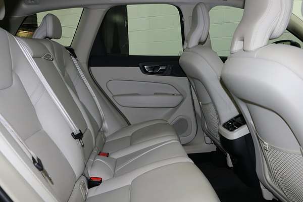2021 Volvo XC60 B5 Inscription