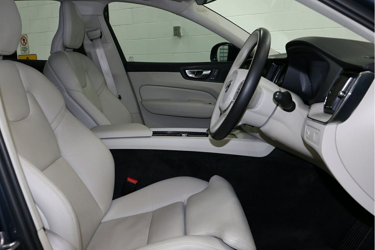 2021 Volvo XC60 B5 Inscription