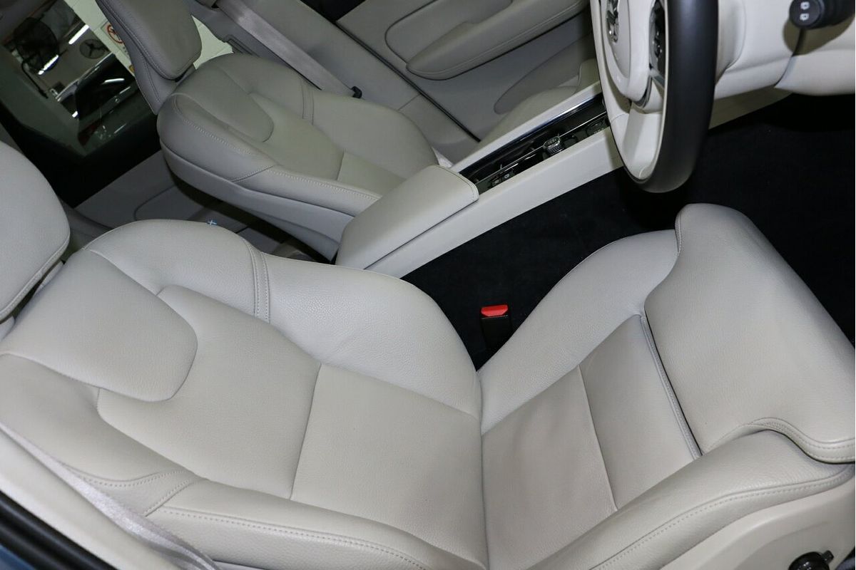 2021 Volvo XC60 B5 Inscription