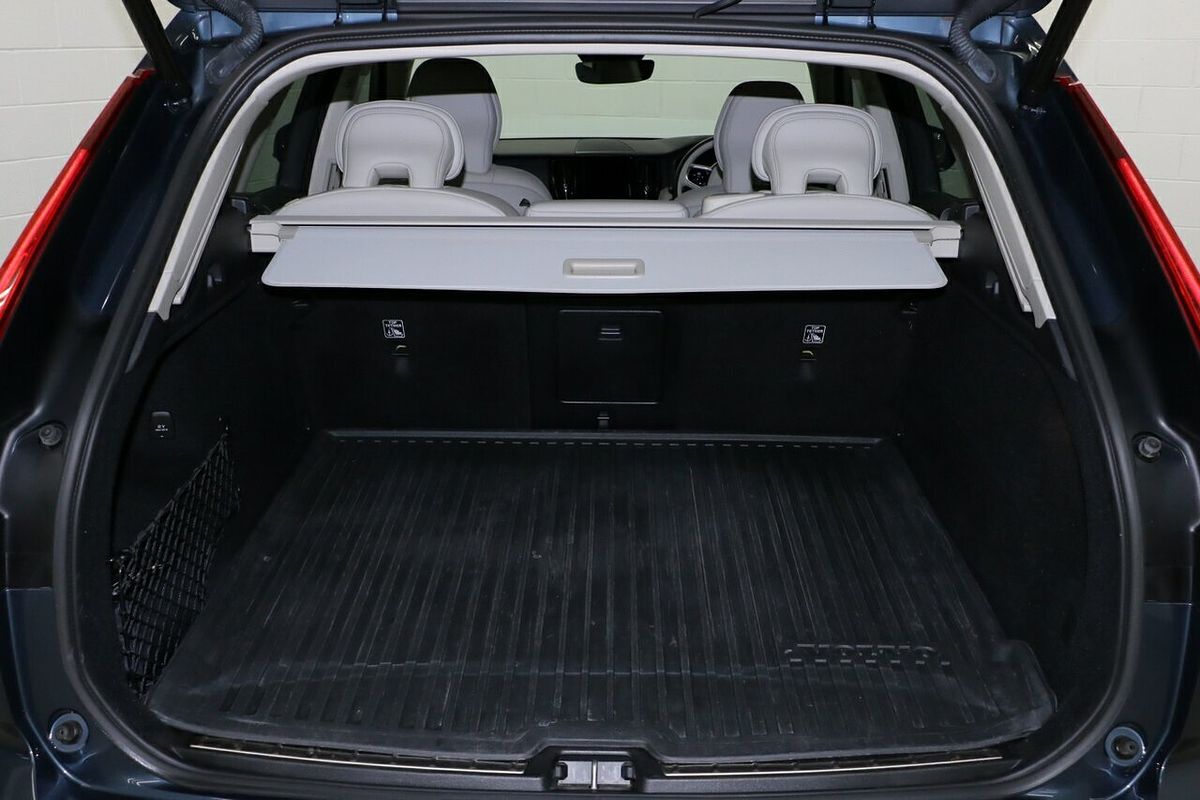 2021 Volvo XC60 B5 Inscription