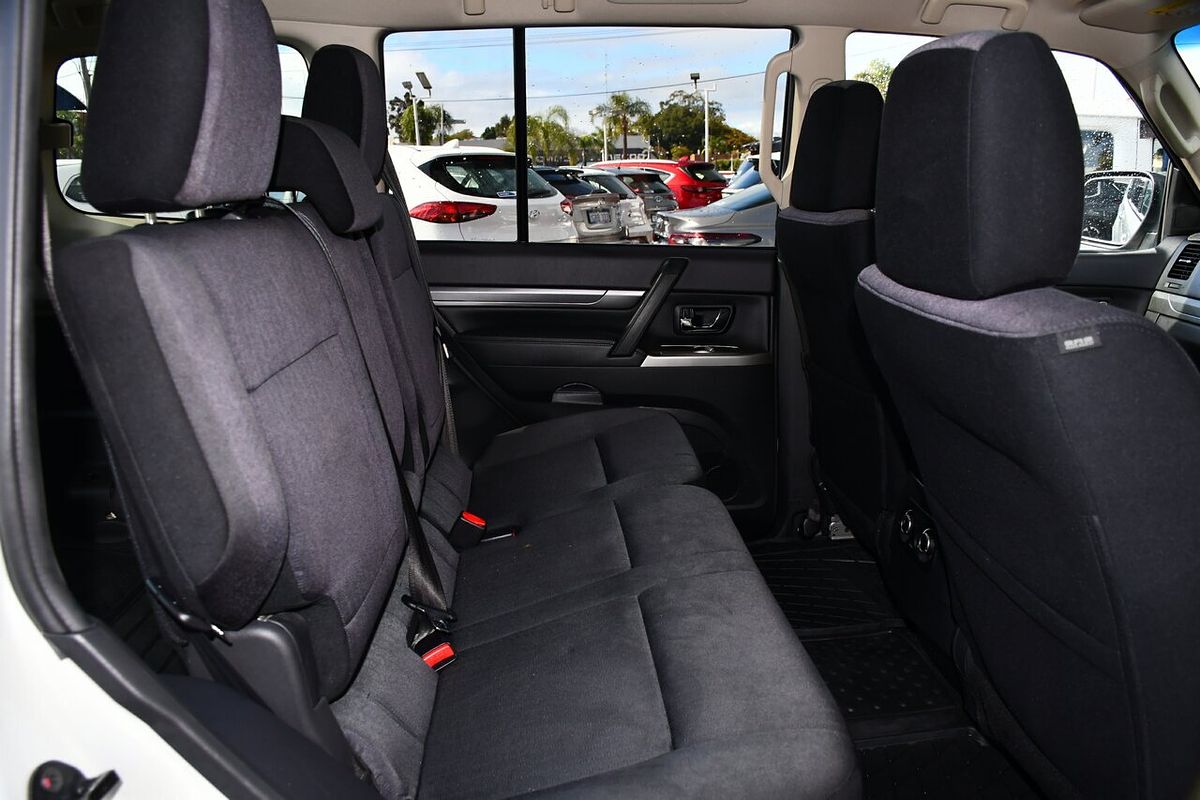 2017 Mitsubishi Pajero GLX NX