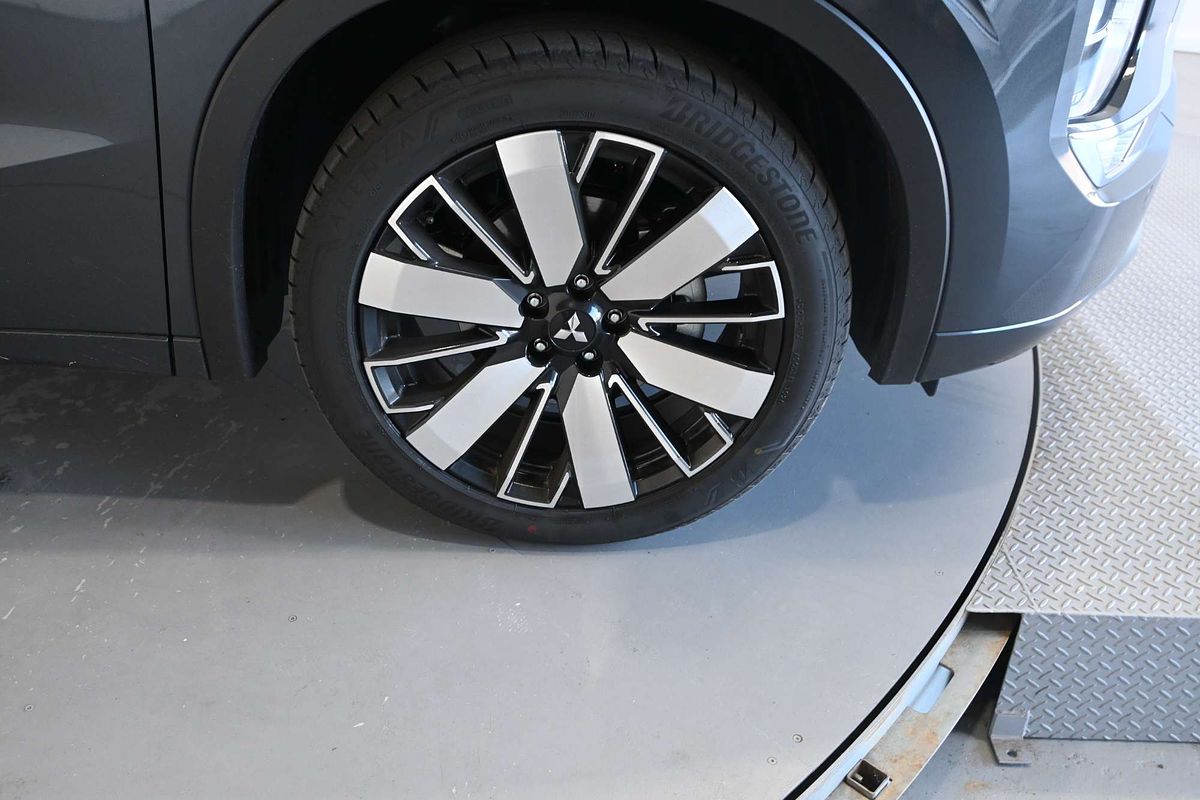 2025 Mitsubishi Outlander Exceed ZM