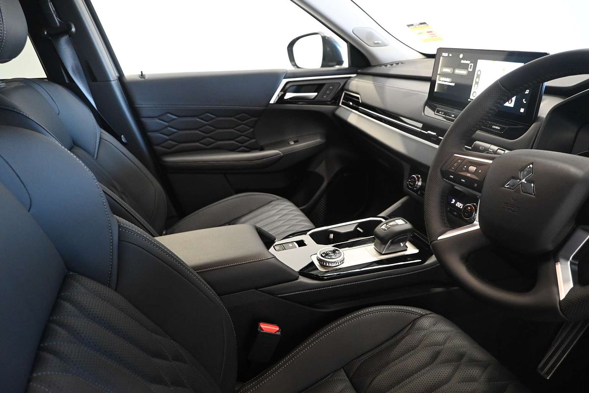 2025 Mitsubishi Outlander Exceed ZM