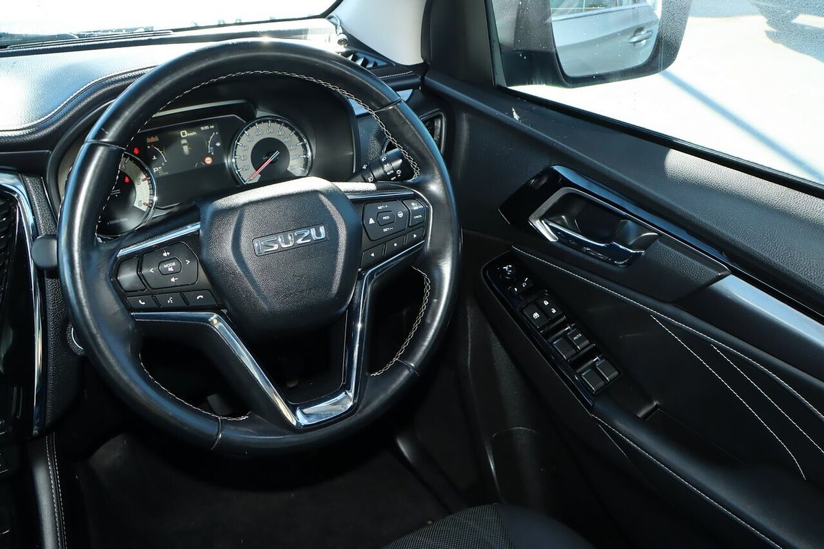 2021 Isuzu MU-X LS-T