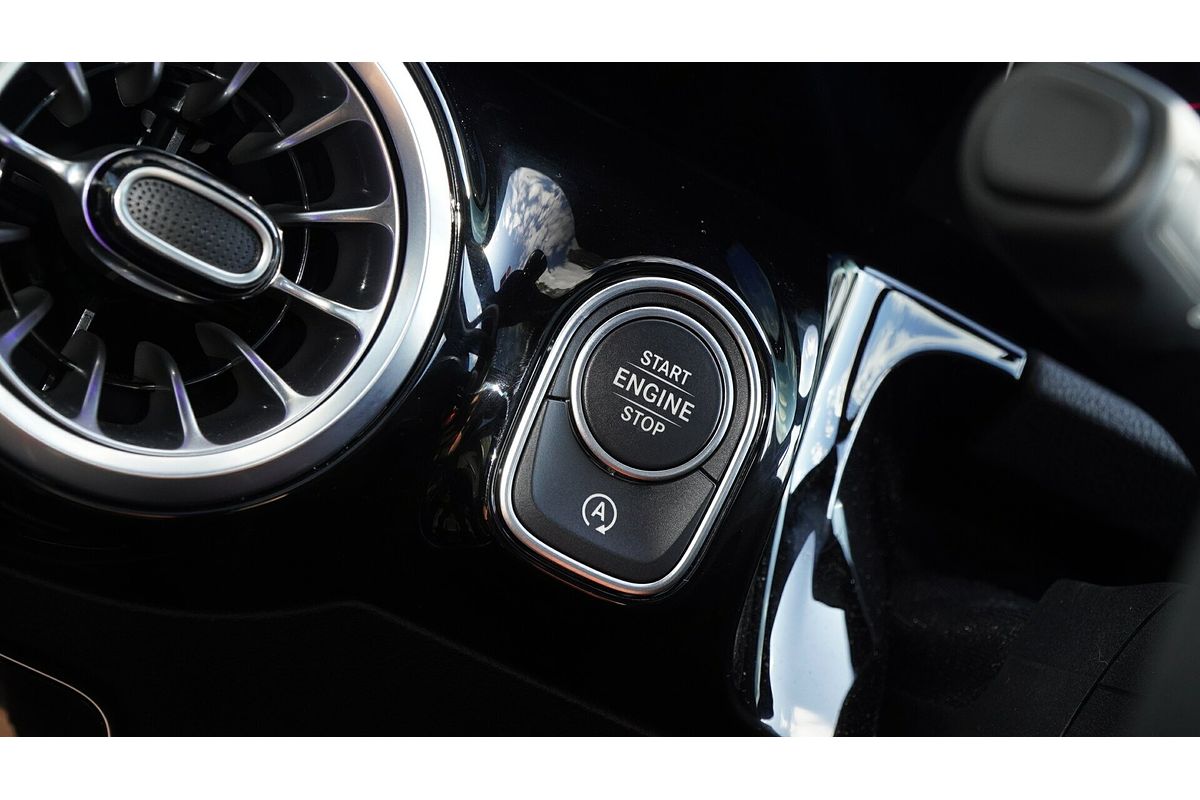 2025 Mercedes-Benz GLA-Class GLA200 H247