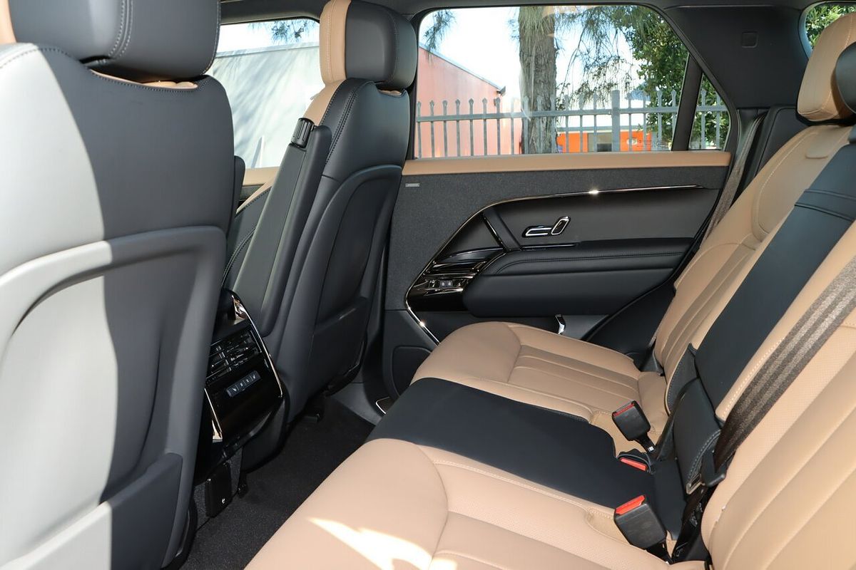 2025 Land Rover Range Rover Sport D250 Dynamic SE L461