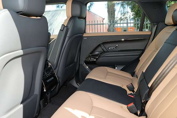 2025 Land Rover Range Rover Sport D250 Dynamic SE L461