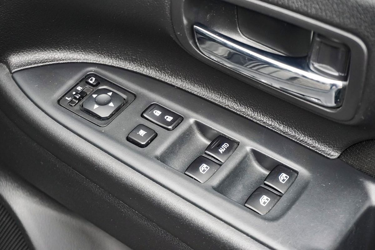 2016 Mitsubishi Outlander XLS ZK