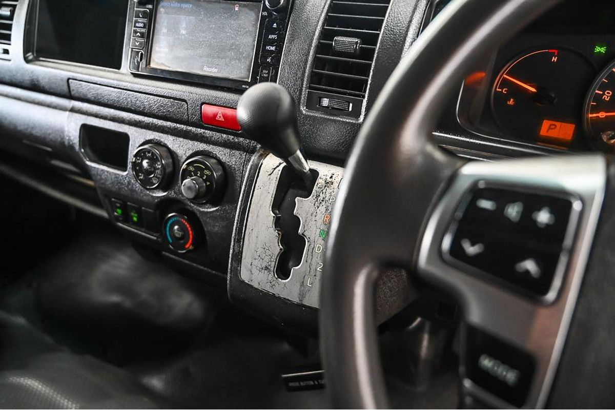 2018 Toyota Hiace Commuter KDH223R