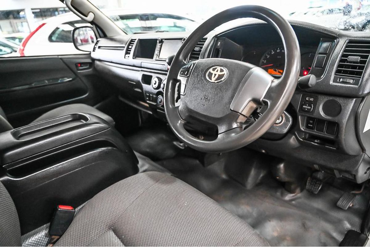 2018 Toyota Hiace Commuter KDH223R