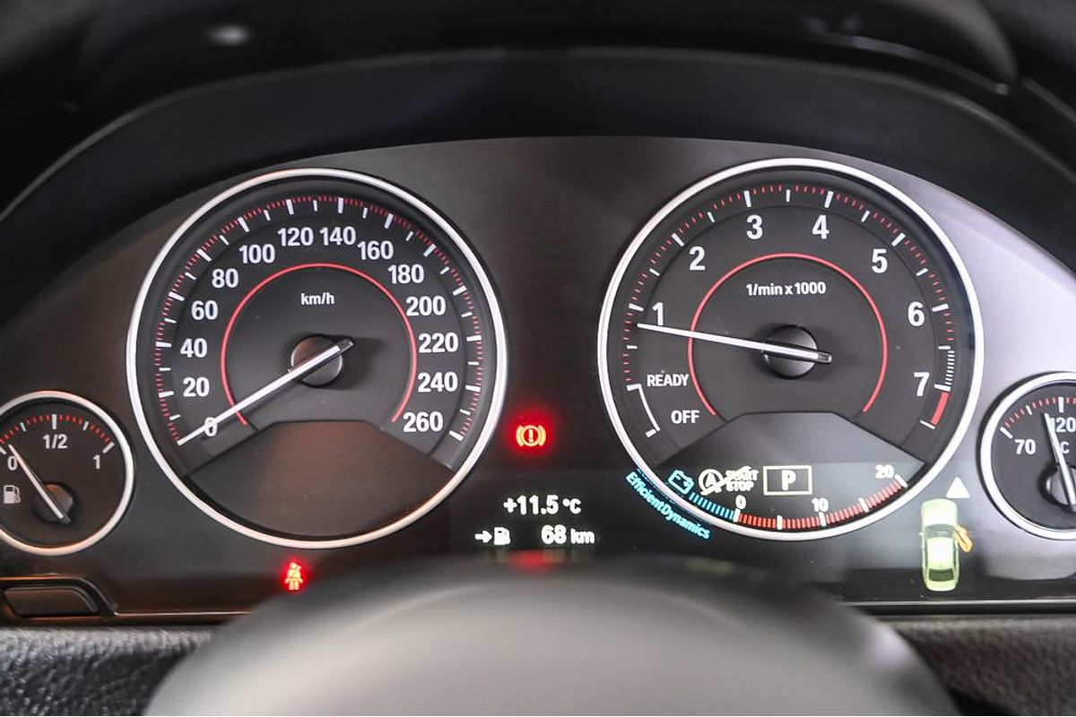 2015 BMW 3 Series 316i Sport Line F30