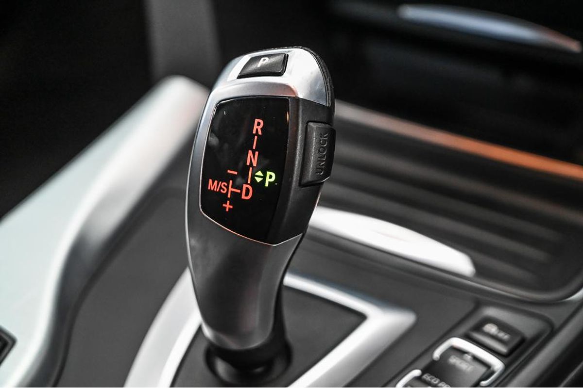 2015 BMW 3 Series 316i Sport Line F30