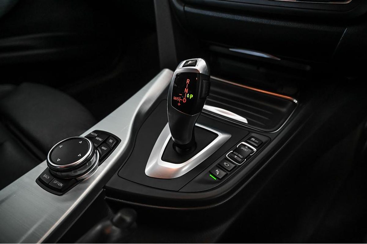2015 BMW 3 Series 316i Sport Line F30