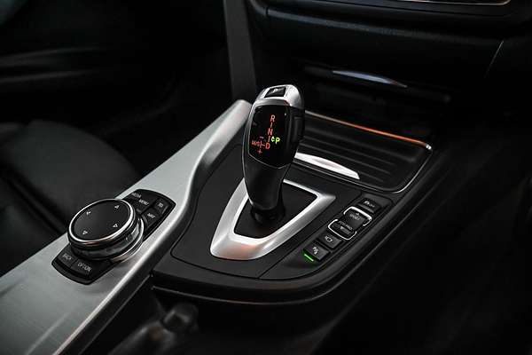 2015 BMW 3 Series 316i Sport Line F30