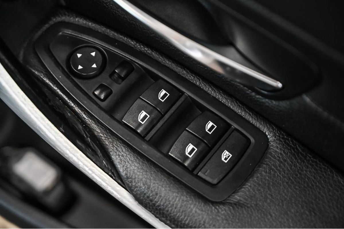 2015 BMW 3 Series 316i Sport Line F30