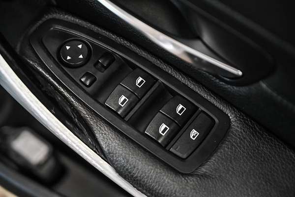 2015 BMW 3 Series 316i Sport Line F30