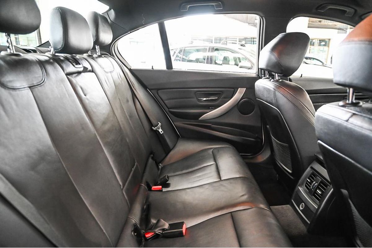 2015 BMW 3 Series 316i Sport Line F30