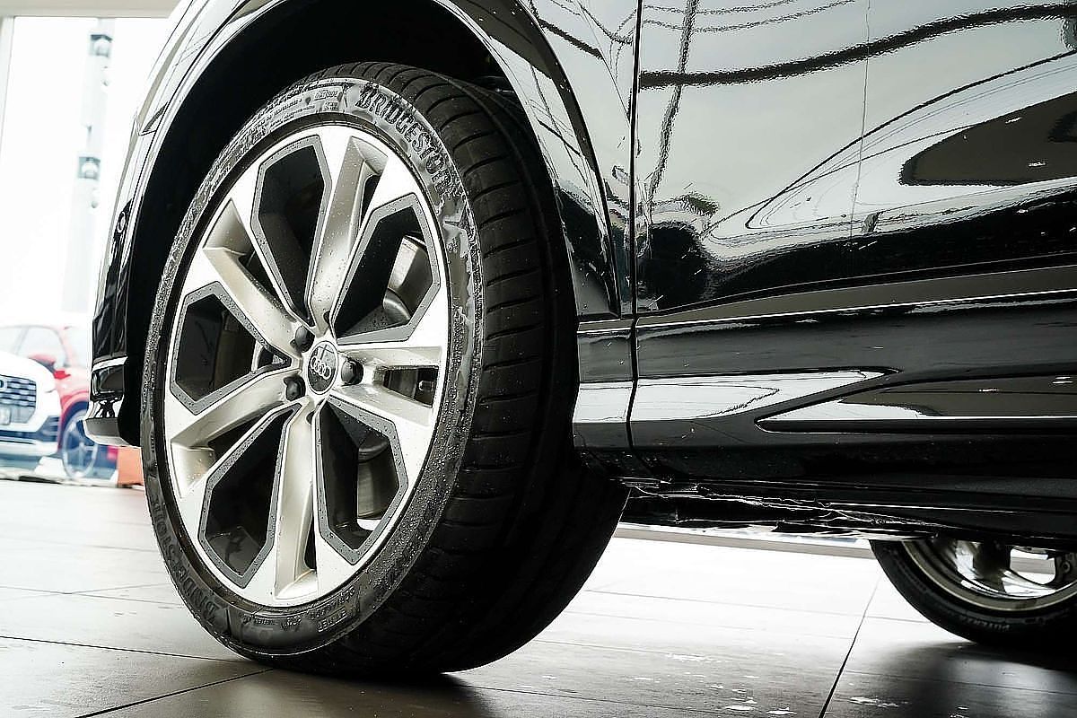 2024 Audi Q3 40 TFSI S line F3