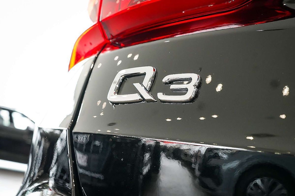 2024 Audi Q3 40 TFSI S line F3