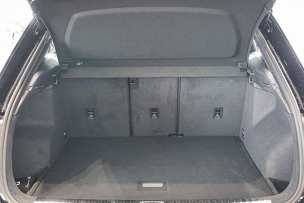 2024 Audi Q3 40 TFSI S line F3