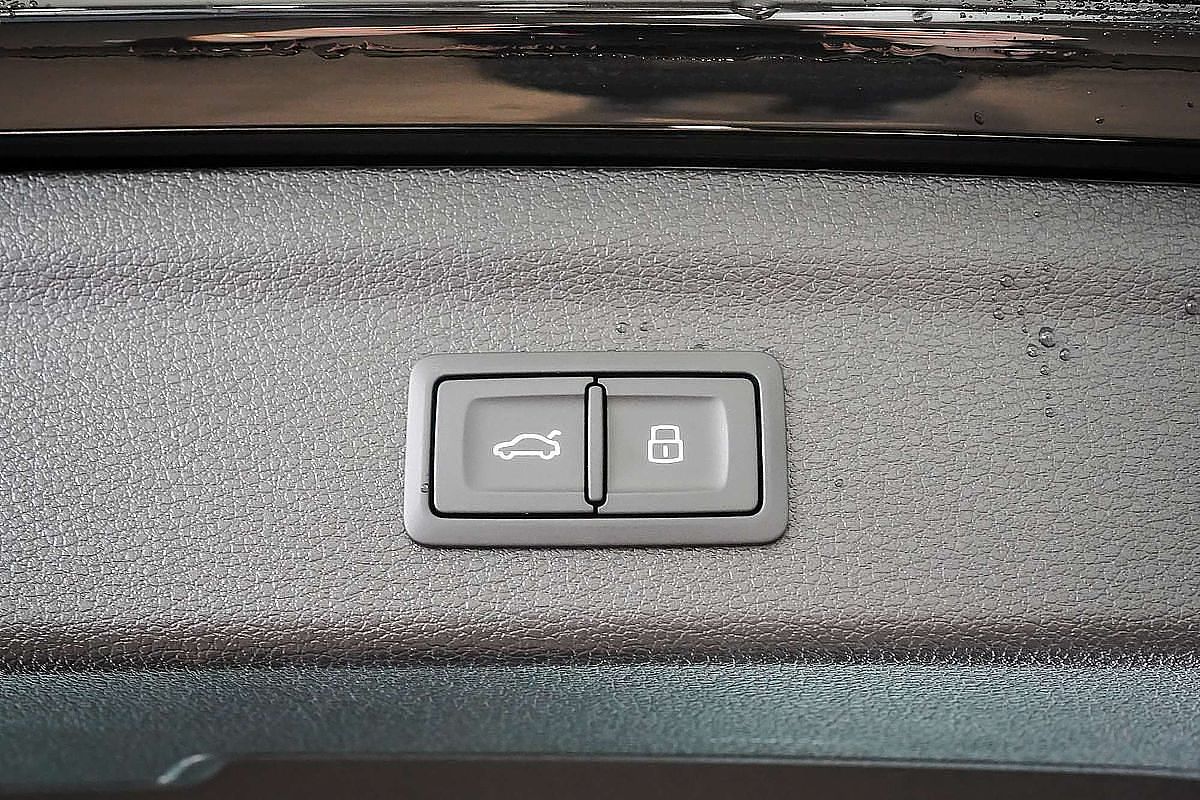 2024 Audi Q3 40 TFSI S line F3