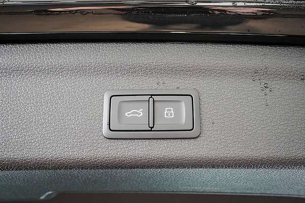 2024 Audi Q3 40 TFSI S line F3