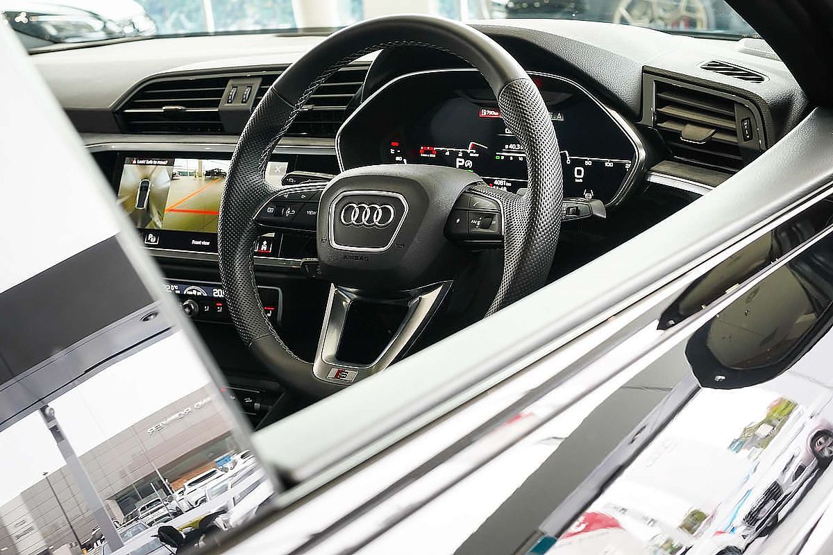 2024 Audi Q3 40 TFSI S line F3