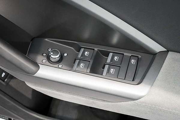 2024 Audi Q3 40 TFSI S line F3
