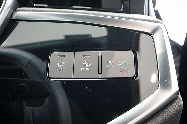 2024 Audi Q3 40 TFSI S line F3