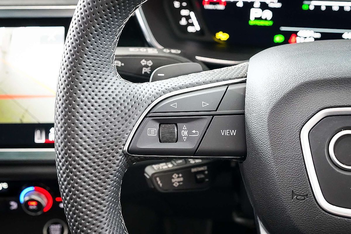 2024 Audi Q3 40 TFSI S line F3
