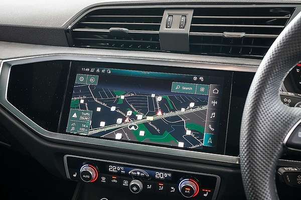 2024 Audi Q3 40 TFSI S line F3