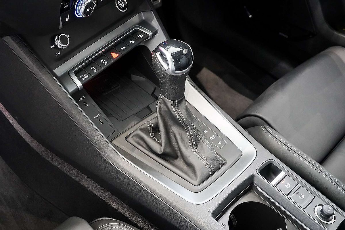 2024 Audi Q3 40 TFSI S line F3