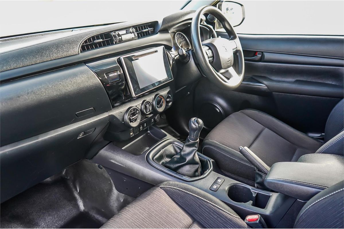 2018 Toyota Hilux SR GUN126R 4X4